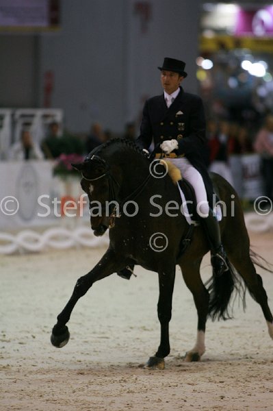 LAUGKS_MEGGLE\'S WELTTALL_MILANO_2011_SS2_2448.jpg